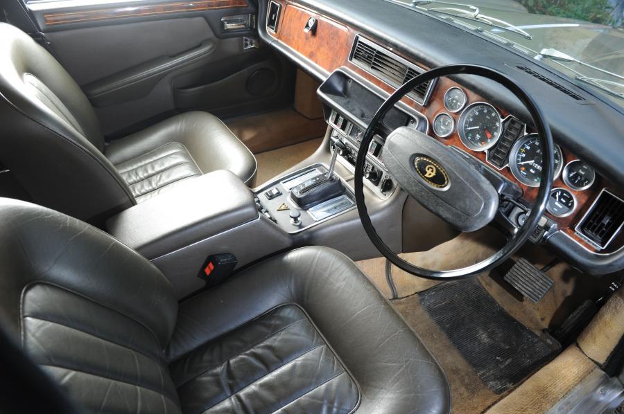  Daimler Double Six Vanden Plas Saloon 1977 года  (фото 8 из 10)